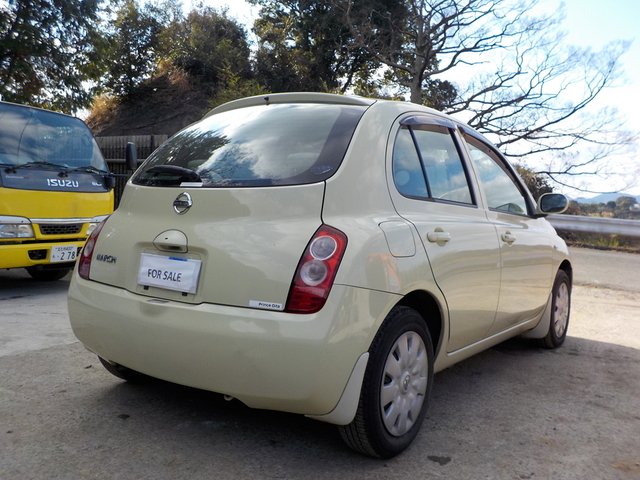 2004 Nissan March  : Exporting used cars, tractors & excavators from Japan