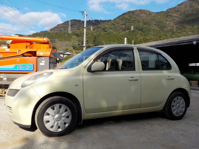 2004 Nissan March  : Exporting used cars, tractors & excavators from Japan