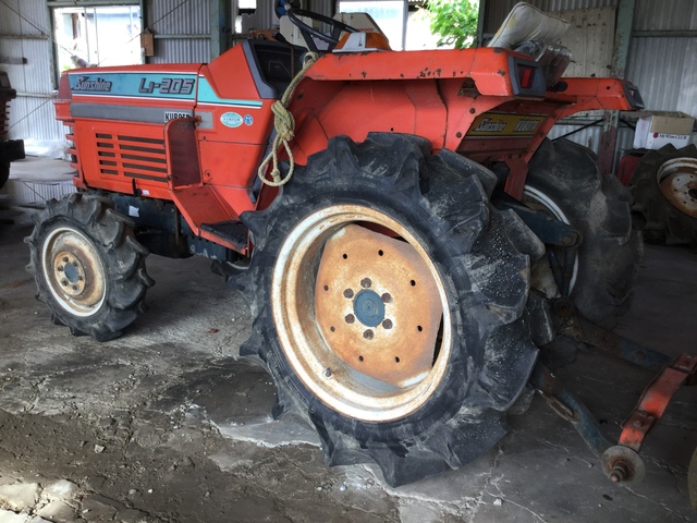KUBUTA L1-205 KUBUTA L1-205 : Exporting used cars, tractors & excavators from Japan