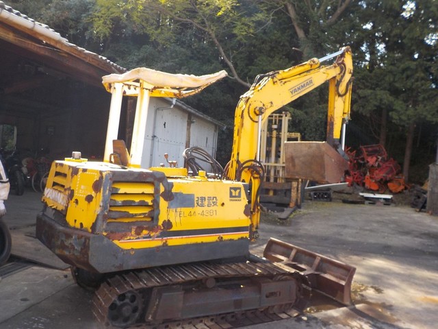 YANMAR YB25  : Exporting used cars, tractors & excavators from Japan