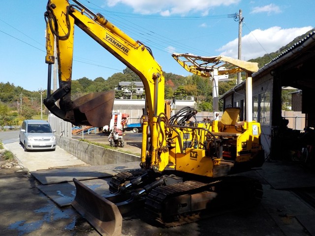 YANMAR YB25  : Exporting used cars, tractors & excavators from Japan