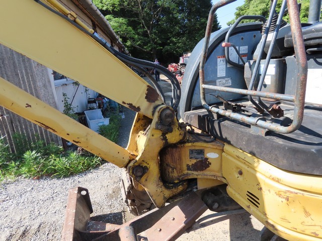 PC30MR-2  : Exporting used cars, tractors & excavators from Japan