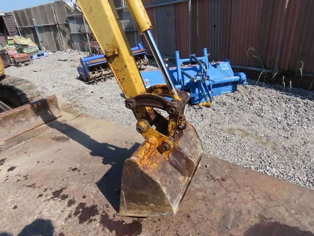 PC30MR-2  : Exporting used cars, tractors & excavators from Japan