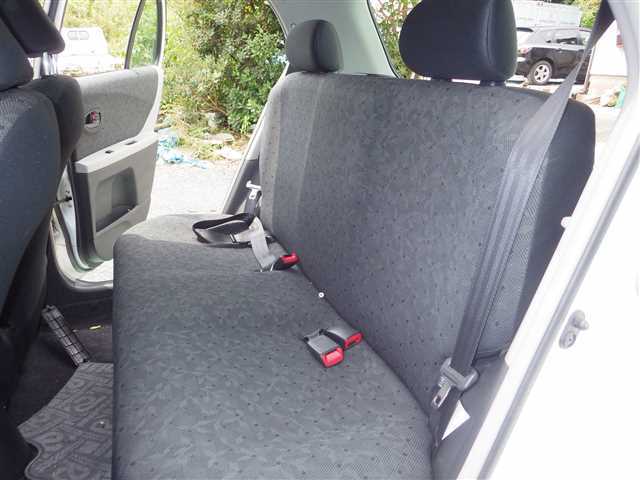 2010 Toyota Vitz  : Exporting used cars, tractors & excavators from Japan