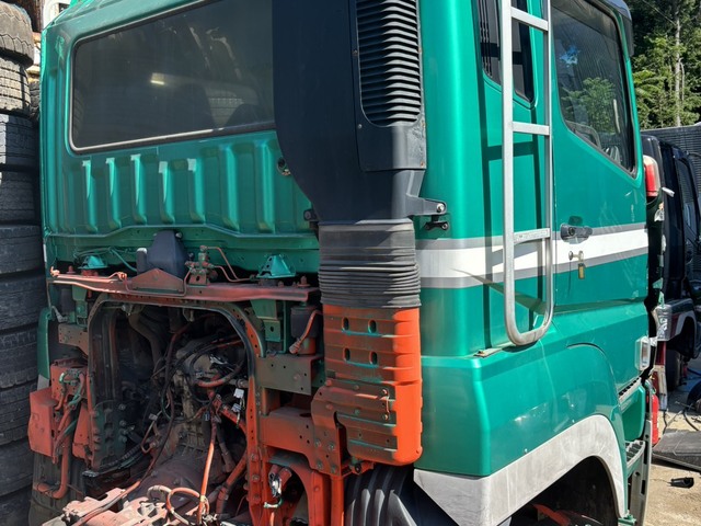 Mitsubishi Fuso Half Cut Mitsubishi Fuso Half Cut : Exporting used cars, tractors & excavators from Japan