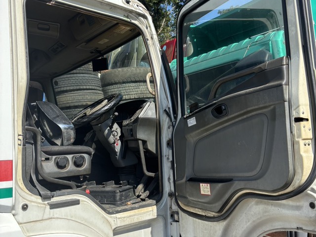 Mitsubishi Fuso Half Cut Mitsubishi Fuso Half Cut : Exporting used cars, tractors & excavators from Japan