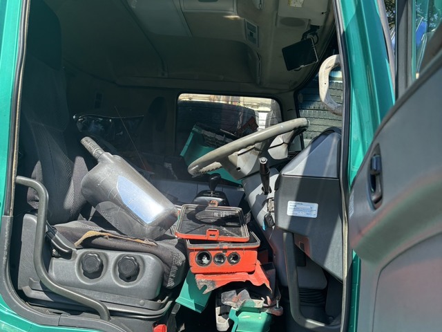 Mitsubishi Fuso Half Cut Mitsubishi Fuso Half Cut : Exporting used cars, tractors & excavators from Japan