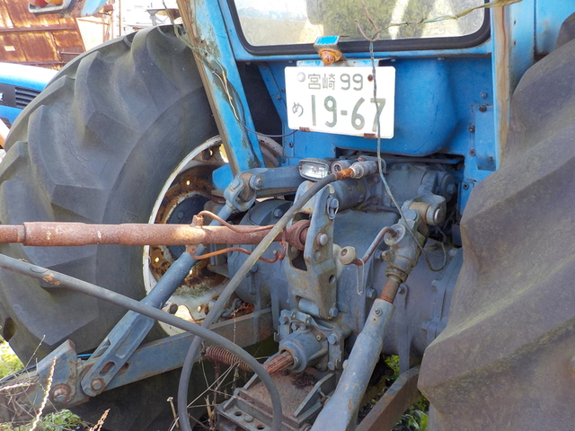 ISEKI T8000  : Exporting used cars, tractors & excavators from Japan