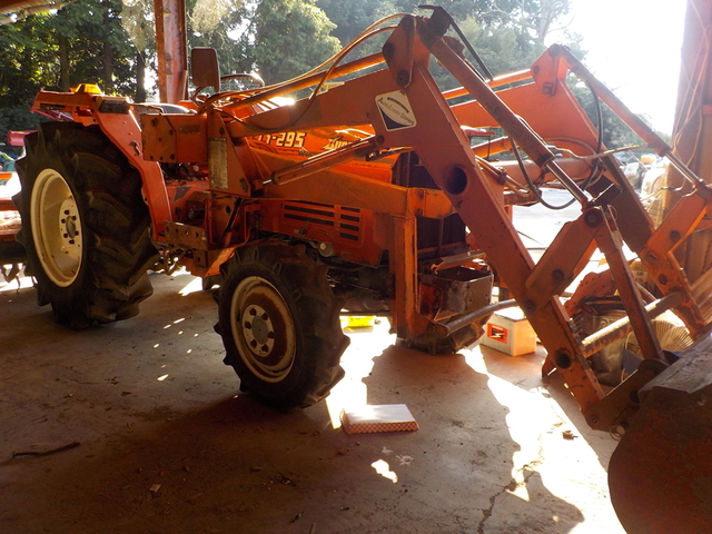 KUBOTA L1-295  : Exporting used cars, tractors & excavators from Japan
