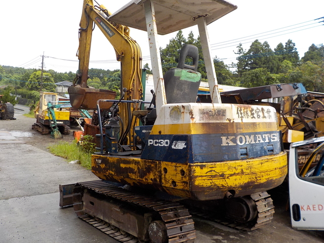 KOMATSU PC30-6  : Exporting used cars, tractors & excavators from Japan