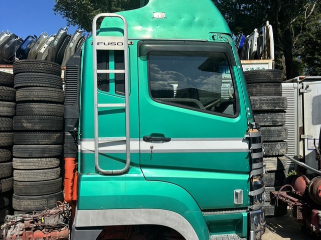  Mitsubishi Fuso Half Cut